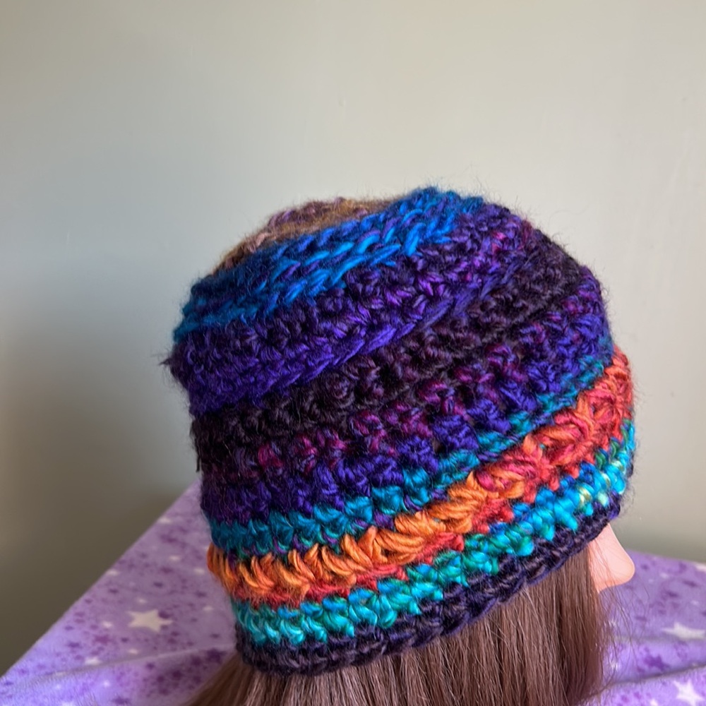 Crochet satin flower beanie medium new - Picture 6 of 7